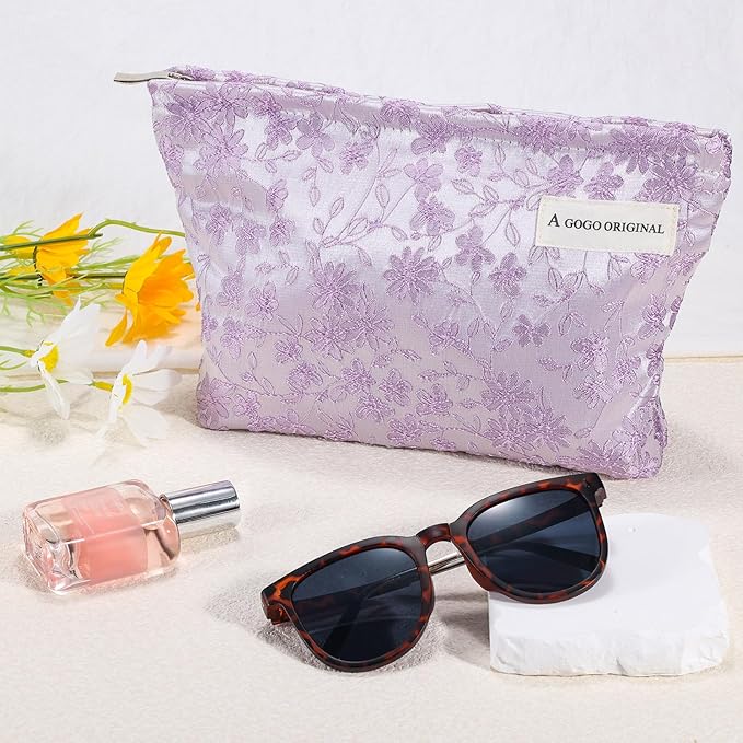 ZLFSRQ Daisy Flower Makeup Bag Travel Cute Floral Cosmetic Bags for Women Large Toiletry Pouch Zipper Cosmetic Pouch for Purse Aesthetic Embroidery Purple Makeup Organizer Bag Portable Toiletry Bags