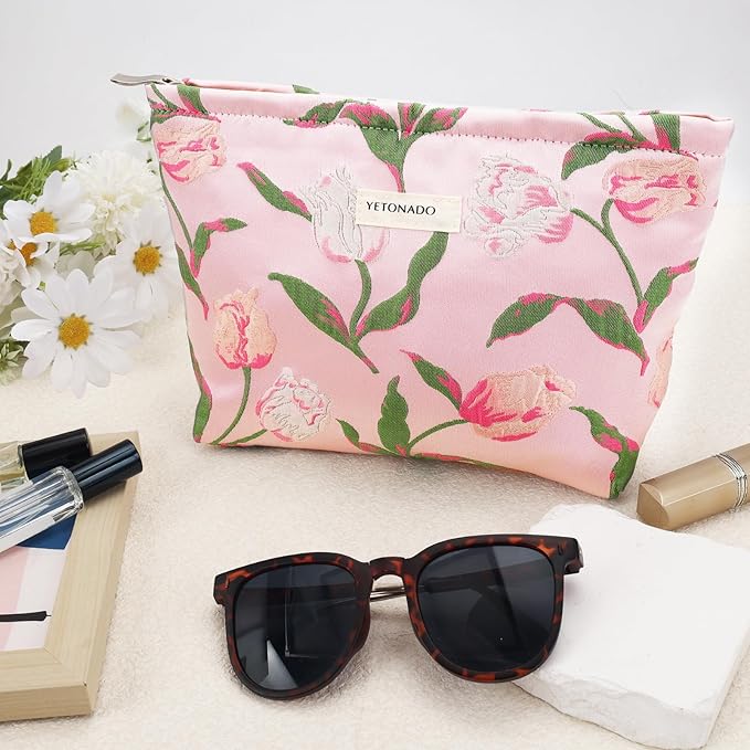 ZLFSRQ Tulip Makeup Bag for Women Floral Cosmetic Bag Pink Zipper Cosmetic Pouch for Purse Large Capacity Quilted Canvas Flower Makeup Bags Cute Aesthetic Travel Toiletry Bags Gift Skincare Organizer
