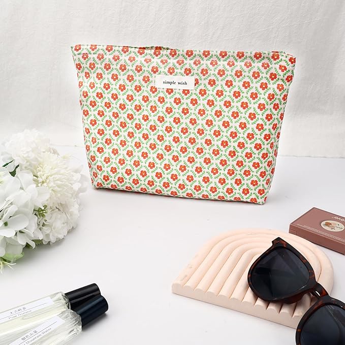 ZLFSRQ Flower Makeup Bag Travel Cute Floral Cosmetic Bag for Women Girls Small Red Flower Makeup Zipper Portable Storage Toiletry Pouch for Purse Aesthetic Christmas Essential Cosmetic Organizer