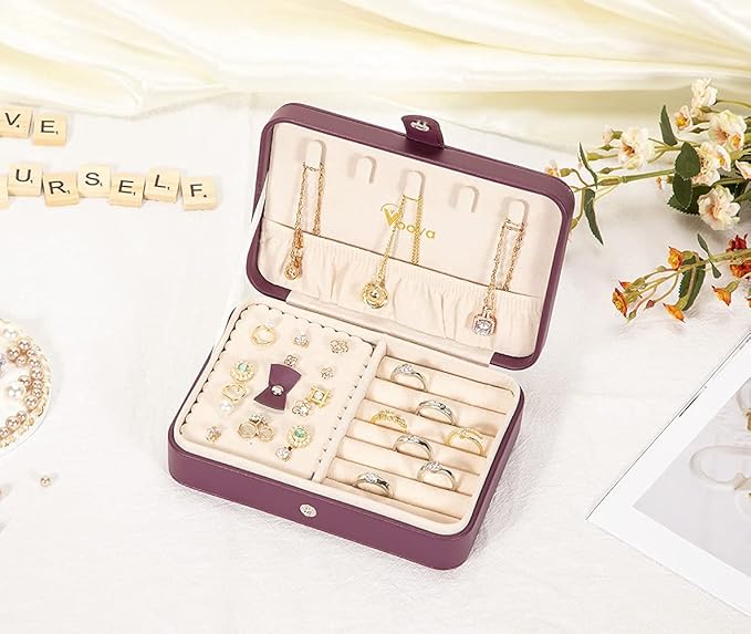 Voova Small Jewelry Organizer Box, Travel Jewelry Case for Women Teen Girls, Mini PU Leather Portable Jewellery Storage Boxes Holder with Smart Earrings Plate for Necklaces Rings Bracelets, Purple