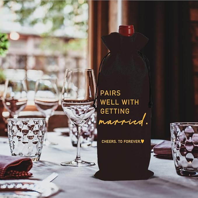 Married Wine Bag Married Gifts for Couples Mr Mrs Marriage Honeymoon Gift Wedding Party Decorations Getting Engaged Wine Bottle Bag Champagne Bottle Wraps Bags （Black）