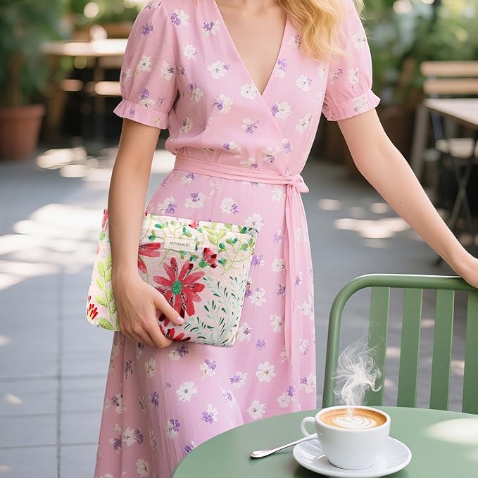 ZLFSRQ Floral Makeup Bag for Women Cute Cosmetic Bag Large Capacity Cosmetic Pouch Embroidery Vintage Zipper Makeup Pouch for Purse Portable Travel Toiletry Bags Aesthetic Skincare Storage Organizer