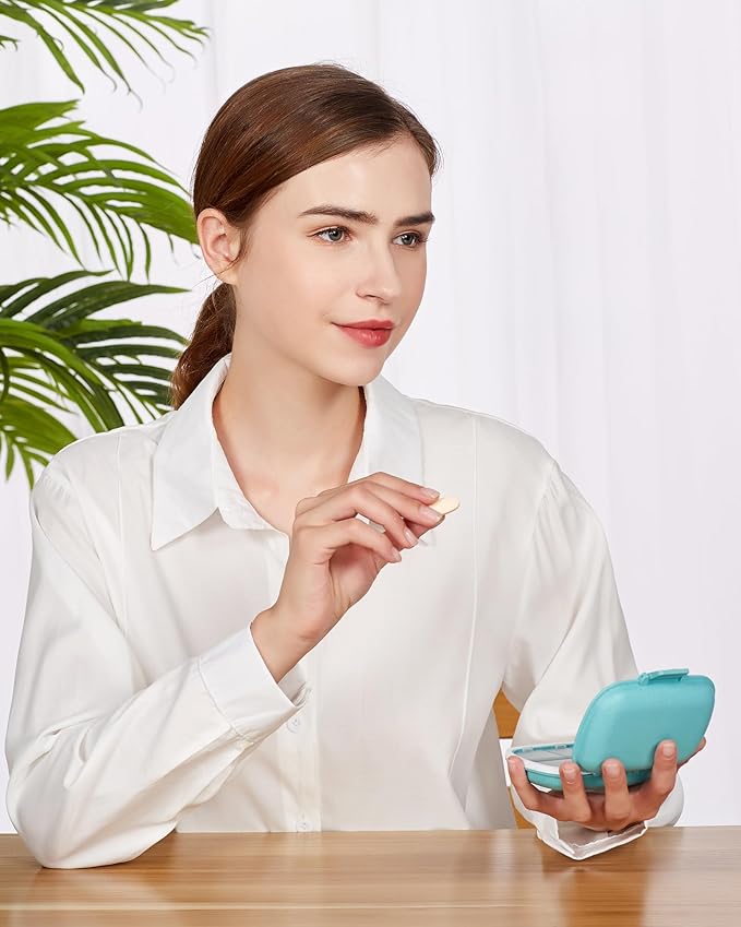 Holii Travel Pill Organizer, 8 Compartments Portable Pill Case, Daily Pill Box to Hold Vitamins, Small Pill Container for Pocket Purse Medicine Organizer（Blue）