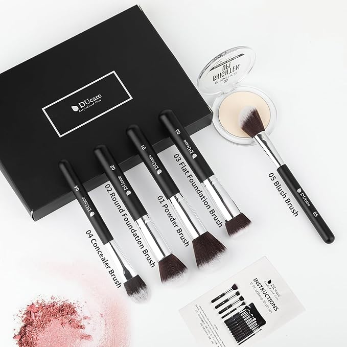 DUcare Makeup Brushes with Bag,15Pcs Christmas Makeup Brush Set Travel Kabuki Foundation Blending Blush Eyeliner Shadow Brow Concealer Brushes Kit