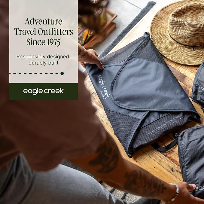 Eagle Creek Pack-It Reveal Garment Folder - Travel Garment Bag with Compression Wings to Maximize Luggage Space - Convenient Top Handle - Quick Drying Material - Black - Large