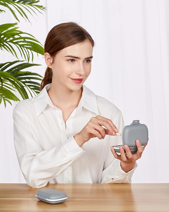 Holii Travel Pill Organizer, 8 Compartments Portable Pill Case, Daily Pill Box to Hold Vitamins, Small Pill Container for Pocket Purse Medicine Organizer（Gray）