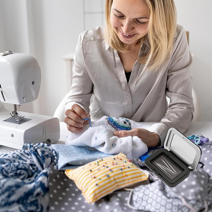 Magnetic Needle Holder Case with Clear Lid, Strong Built-in Magnet Secures Pins Under 6.5cm, Sewing Needle Organizer Box with Snap Closure, Craft Supplies Storage Gift for Sewers