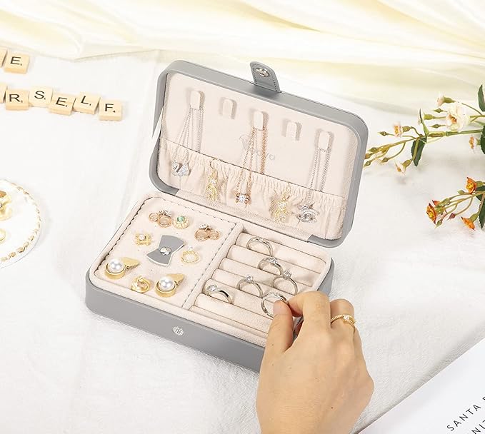Voova Small Jewelry Organizer Box, Travel Jewelry Case for Women Teen Girls, Mini PU Leather Portable Jewellery Storage Boxes Holder with Smart Earrings Plate for Necklaces Rings Bracelets, Grey