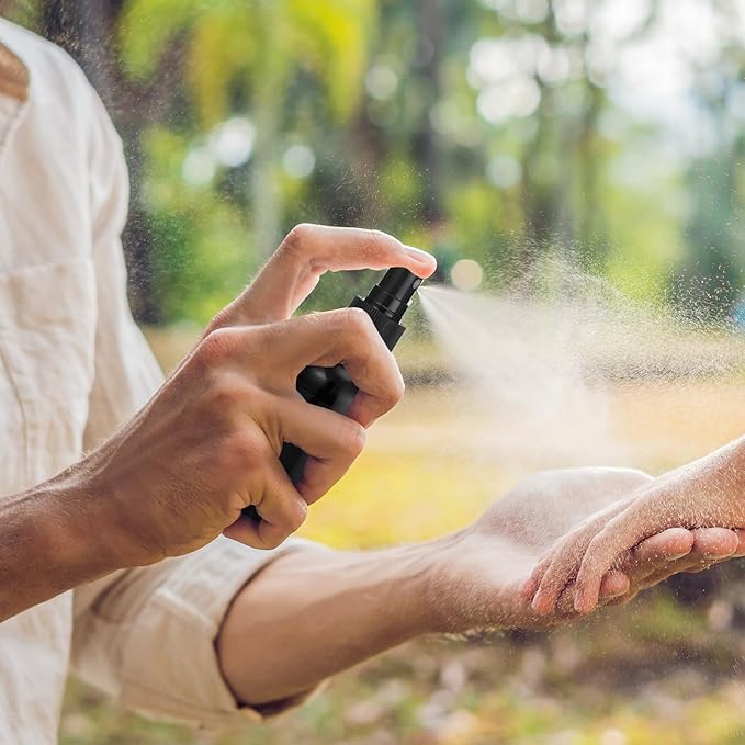Fumete 2 Pack Glass Bottles 4oz Empty Refillable Liquid Containers with 1 Label 1 Funnel for Essential Oils Hair Travel Plants Cleaning Skin Care(Black, Black Top,Mist Bottle)