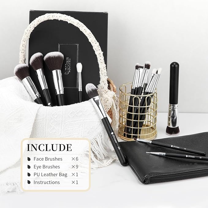 DUcare Makeup Brushes with Bag,15Pcs Christmas Makeup Brush Set Travel Kabuki Foundation Blending Blush Eyeliner Shadow Brow Concealer Brushes Kit
