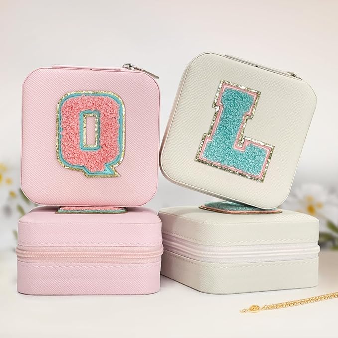 SANDJEST Personalized Jewelry Box, Pink Travel Jewelry Box with Initial Q, Small Monogrammed Jewelry Case Organizer for Girls Women Teen Kids, Mini Travel Essentials Gifts for Birthday Christmas