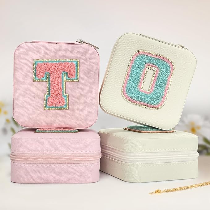 SANDJEST Personalized Jewelry Box, White Travel Jewelry Box with Initial O, Small Monogrammed Jewelry Case Organizer for Girls Women Teen Kids, Mini Travel Essentials Gifts for Birthday Christmas