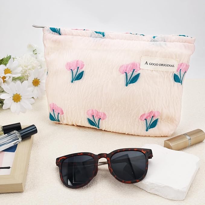 ZLFSRQ Cherry Makeup Bag for Women Cute Pink Cosmetic Bag Zipper Makeup Pouch for Purse Large Capacity Travel Toiletry Bags Aesthetic Essential Portable Cosmetic Organizer Gift Skincare Storage Bags