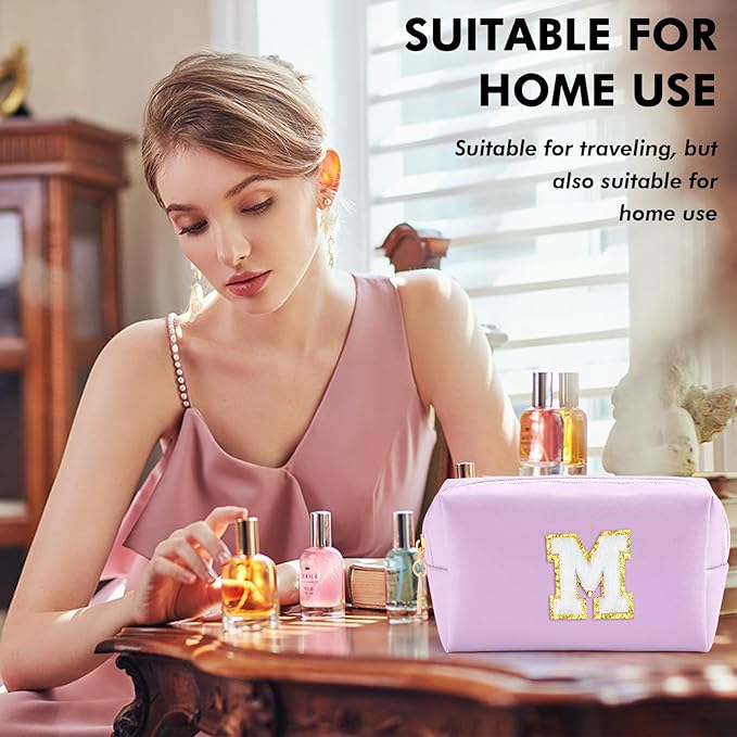Gifts for Girls Initial Makeup Bag Personalized Cosmetic Bag with Zipper Cute Travel Toiletry Bag Waterproof PU Preppy Makeup Pouch Birthday Gift for Teen Girls Women(Purple M)
