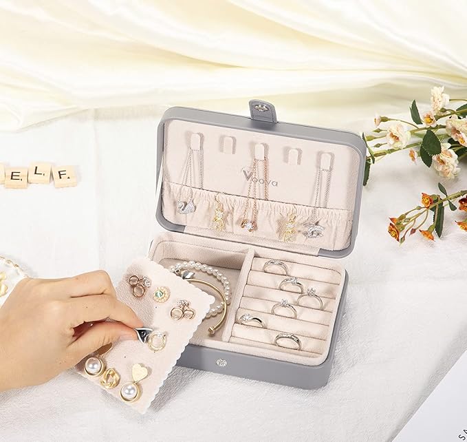 Voova Small Jewelry Organizer Box, Travel Jewelry Case for Women Teen Girls, Mini PU Leather Portable Jewellery Storage Boxes Holder with Smart Earrings Plate for Necklaces Rings Bracelets, Grey