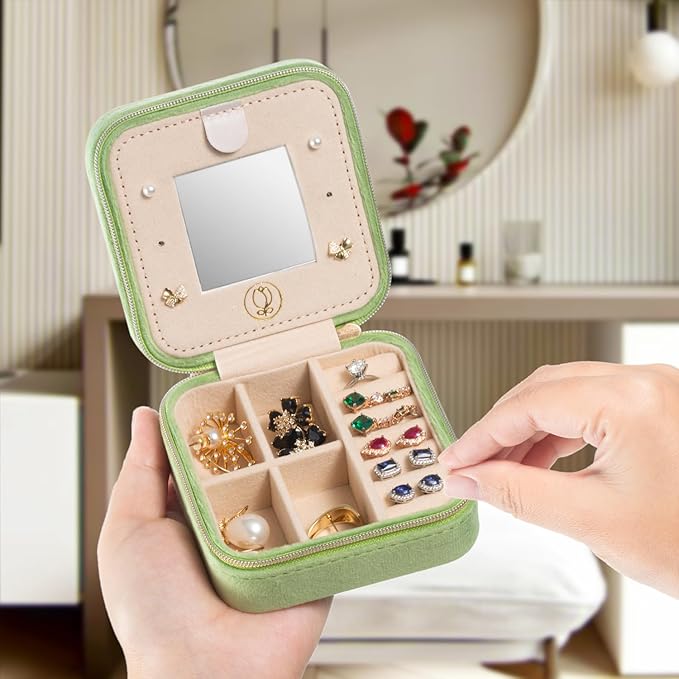 Plush Velvet Travel Jewelry Case Organizer, Small Travel Jewelry Box,Portable Jewelry Box Travel Mini Organizer Portable Display Storage Box For Rings Earrings Necklaces (Grass Green)