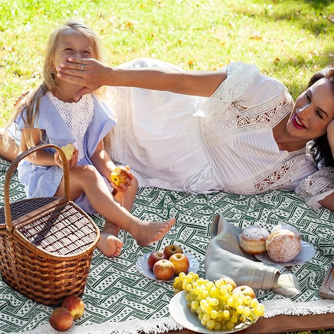 VitalCozy Waterproof Picnic Blankets Outdoor Blanket Foldable 2-in-1 Double Layer Sandproof Beach Mat with Carry Strap for Camping Lawn Park Beach Grass (Green White)