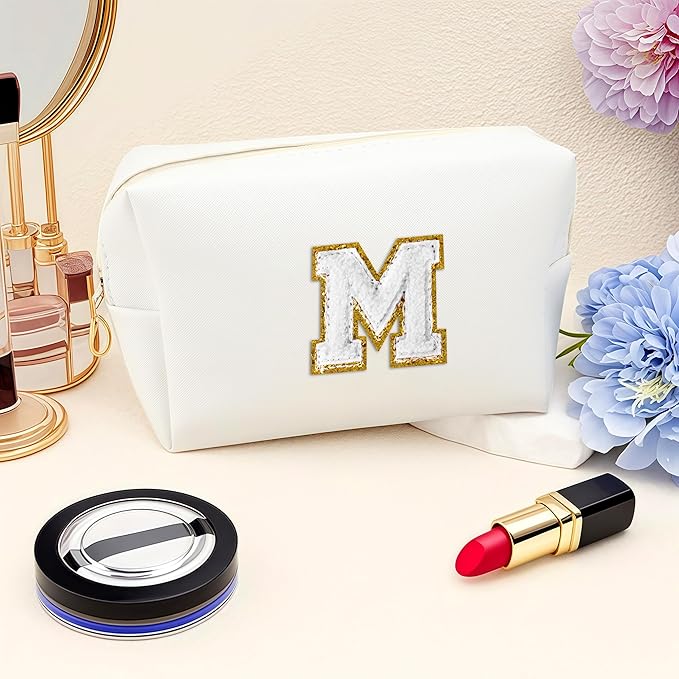 Gifts for Girls Initial Makeup Bag Personalized Cosmetic Bag with Zipper Cute Travel Toiletry Bags Waterproof PU Preppy Makeup Pouch Birthday Gift for Teen Girls Women(White M)