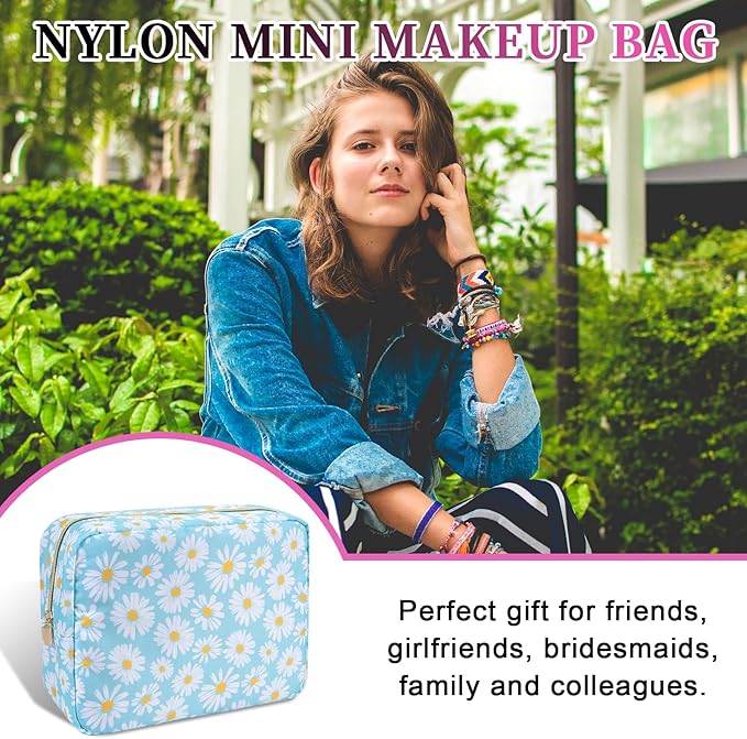 Waterproof Nylon Large Makeup Bag Travel Pouch, Floral Preppy Big Cosmetic Bag Make Up Organizer Toiletry Bag with Zipper, Large Capacity Cute Zipper Pouch Storage Bag for Women Girls(Blue Daisy)
