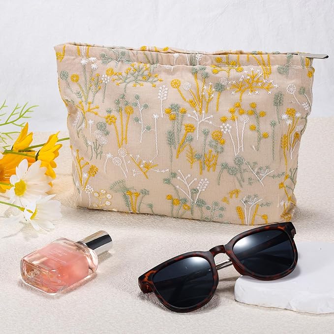 ZLFSRQ Silk Flower Makeup Bag Travel Cute Cosmetic Bags for Women Large Toiletry Pouch Zipper Cosmetic Pouch for Purse Aesthetic Makeup Organizer Bag Portable Toiletry Bags