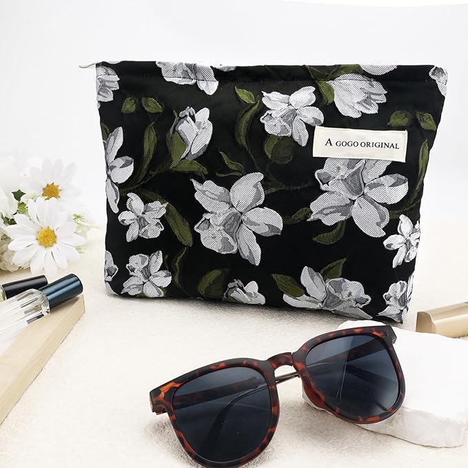 ZLFSRQ Floral Makeup Bag for Women Cute Cosmetic Bag Large Embroidery Travel Toiletry Bags Vintage Brocade Zipper Makeup Pouch for Purse Gift Portable Canvas Toiletry Bags Aesthetic Skincare Organizer