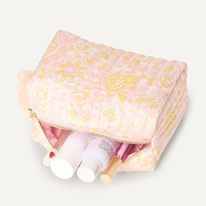 Amazon Essentials x Sofia Grainge Women's Quilted Makeup Toiletry Bag
