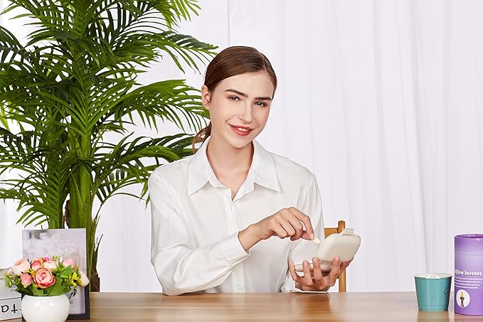 Holii Travel Pill Organizer, 8 Compartments Portable Pill Case, Daily Pill Box to Hold Vitamins, Small Pill Container for Pocket Purse Medicine Organizer（Khaki）