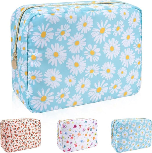 Waterproof Nylon Large Makeup Bag Travel Pouch, Floral Preppy Big Cosmetic Bag Make Up Organizer Toiletry Bag with Zipper, Large Capacity Cute Zipper Pouch Storage Bag for Women Girls(Blue Daisy)