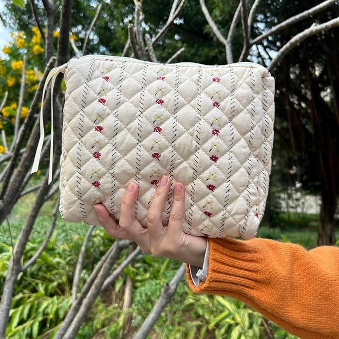 PAZIMIIK Quilted Makeup Bag Large Travel Zipper Soft Cosmetic Pouch for Women Girls Make Up, Little Flower Beige